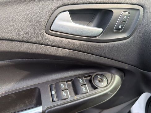 Used 2019 Ford Escape SE image 10