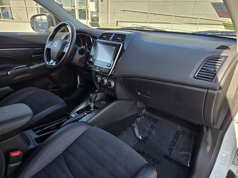 Used 2024 Mitsubishi Outlander Sport SE image 29