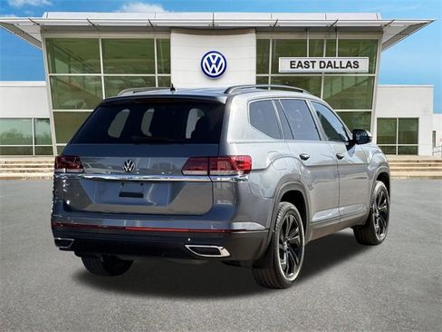 Certified 2022 Volkswagen Atlas SE w/ Panoramic Sunroof Package image 3