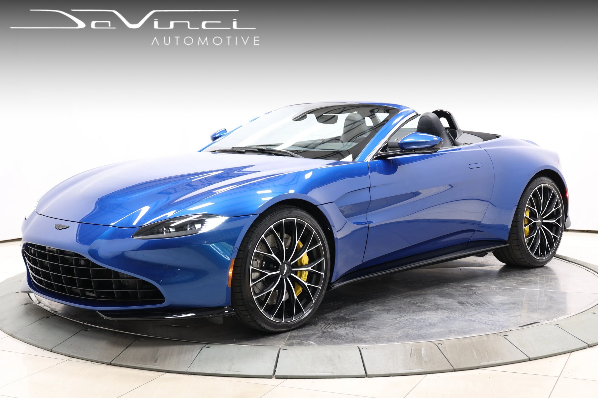 Used 2023 Aston Martin V8 Vantage Roadster RWD image 1