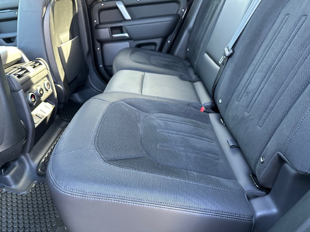 Used 2023 Land Rover Defender 110 V8 AWD/4WD image 18