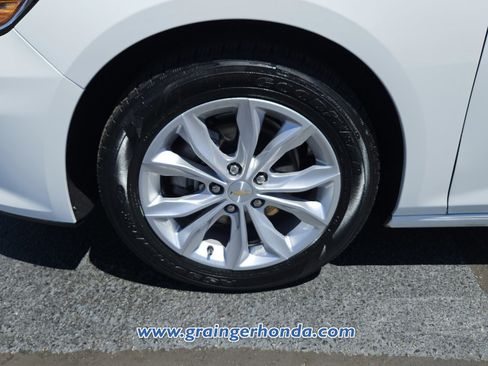 Used 2025 Chevrolet Malibu LT FWD image 9