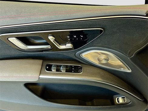 Used 2022 Mercedes-Benz EQS 580 4MATIC Sedan image 18