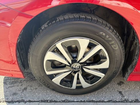 Used 2018 Toyota Prius Prime Premium image 10