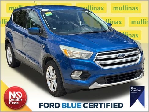 Used 2017 Ford Escape SE w/ SE Cold Weather Package FWD image 1