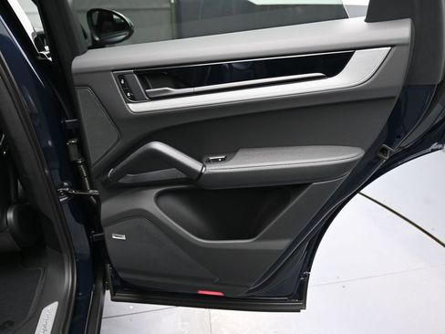 New 2026 Porsche Cayenne Base image 25