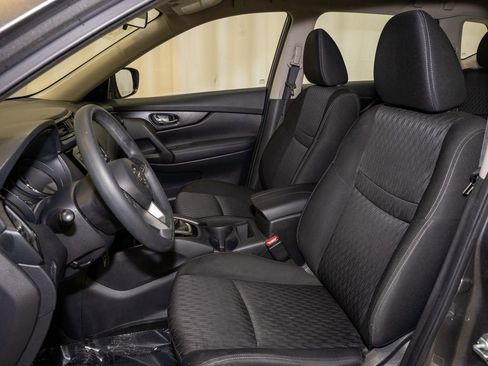 Used 2018 Nissan Rogue S image 9