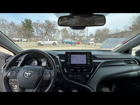 Used 2024 Toyota Camry SE image 11