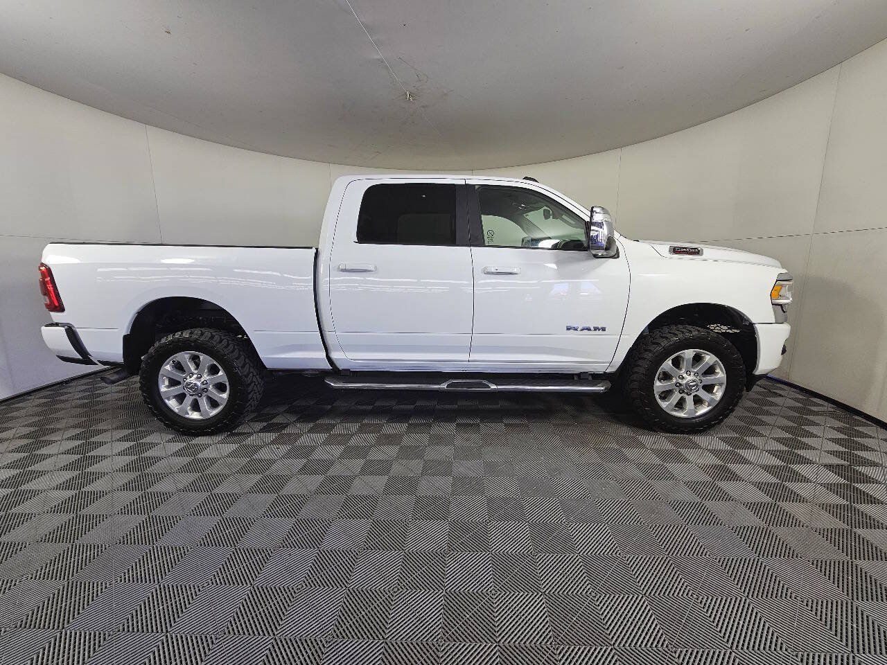 Used 2023 RAM 2500 Laramie AWD/4WD image 11