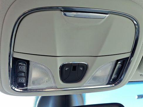 Used 2019 Jeep Cherokee Limited image 31