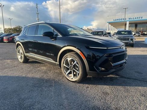 New 2026 Chevrolet Equinox EV LT image 1