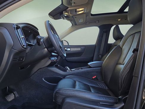 Certified 2023 Volvo XC40 B5 Plus w/ Protection Package Premier image 24