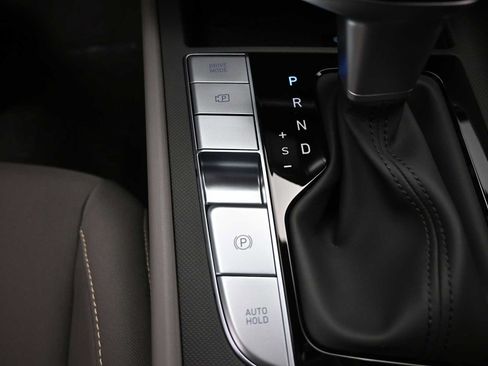 Used 2025 Hyundai Elantra SEL FWD image 20