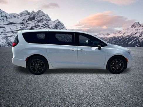 New 2026 Chrysler Pacifica Select image 6