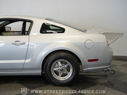 Used 2006 Ford Mustang GT RWD image 25