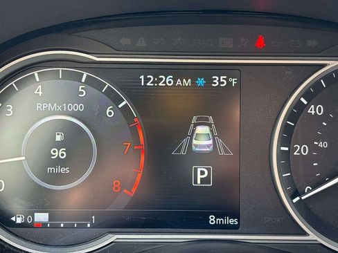 Used 2025 Nissan Versa SV w/ Trunk Package image 31