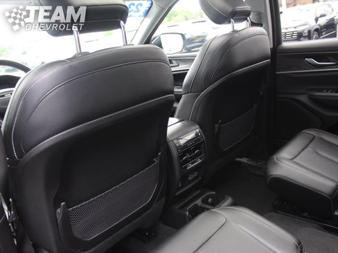 Used 2023 Jeep Grand Cherokee L Limited AWD/4WD image 21