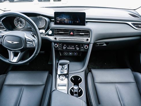 Used 2025 Genesis G70 2.5T image 10