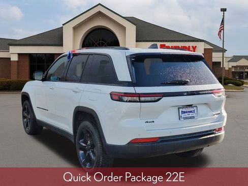 Used 2025 Jeep Grand Cherokee Limited w/ Black Appearance Package AWD/4WD image 3