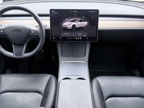 Used 2024 Tesla Model Y Long Range AWD/4WD image 2