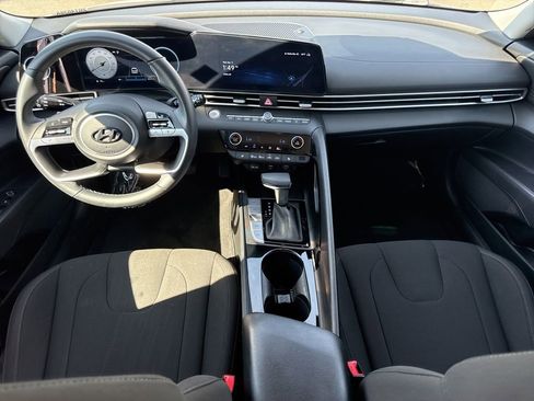 Used 2023 Hyundai Elantra SEL w/ Convenience Package image 11