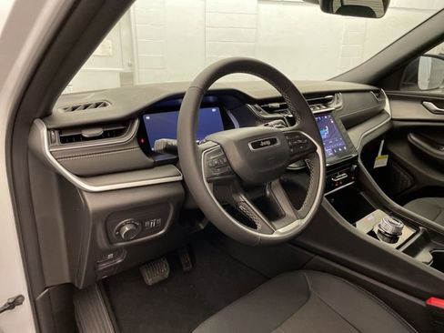 New 2026 Jeep Grand Cherokee Laredo image 13