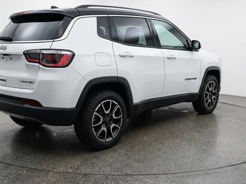 Used 2025 Jeep Compass Trailhawk AWD/4WD image 9