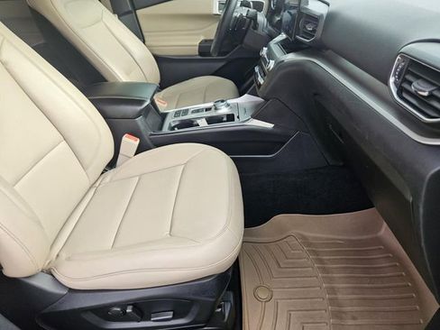 Used 2020 Ford Explorer XLT w/ Equipment Group 202A image 18