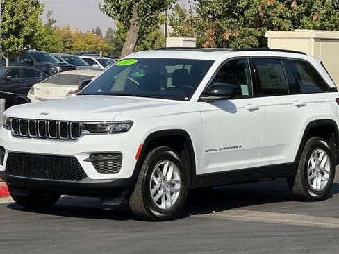 New 2025 Jeep Grand Cherokee Laredo X w/ Luxury Tech Group I image 8