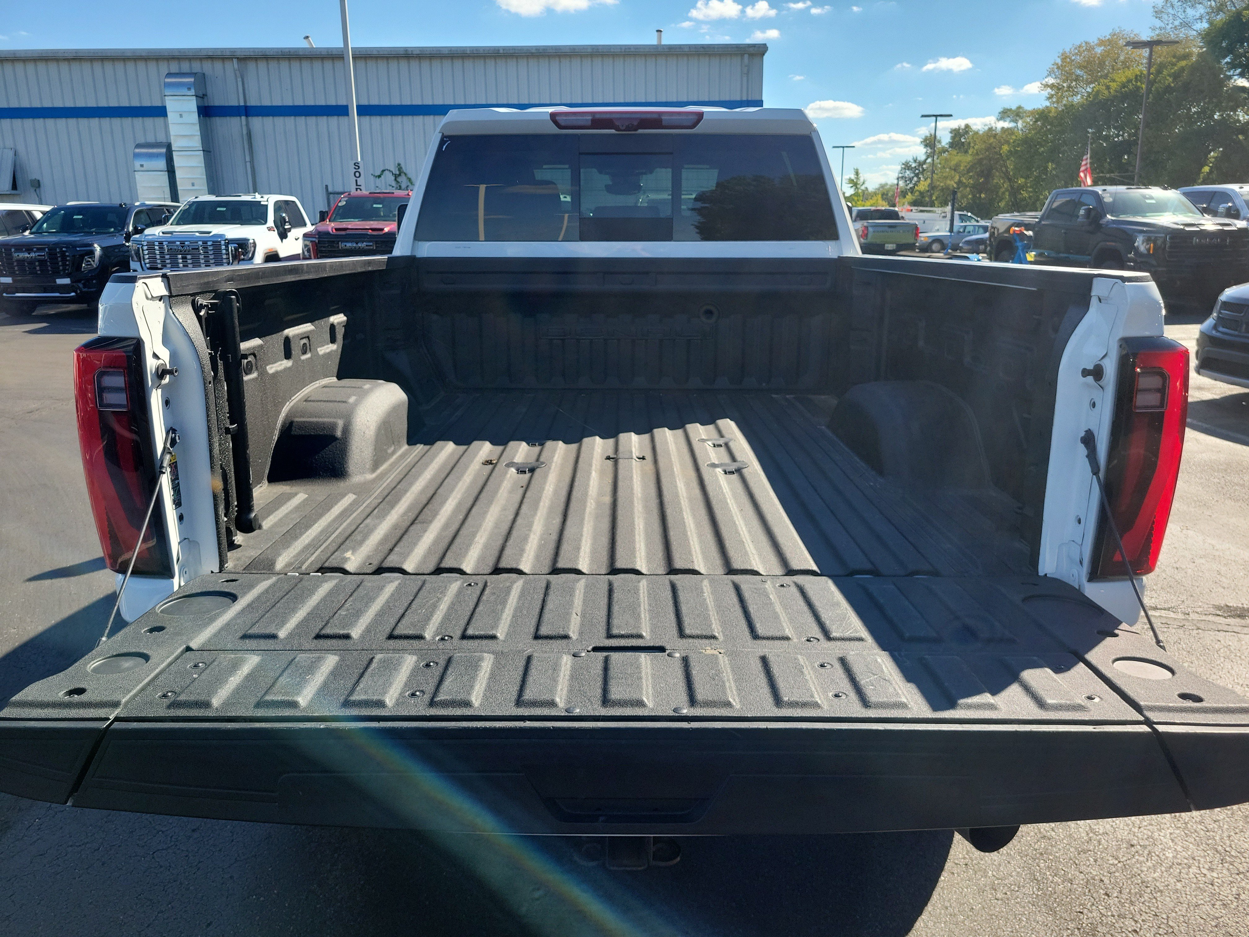 Used 2024 GMC Sierra 2500 Denali Ultimate AWD/4WD image 7