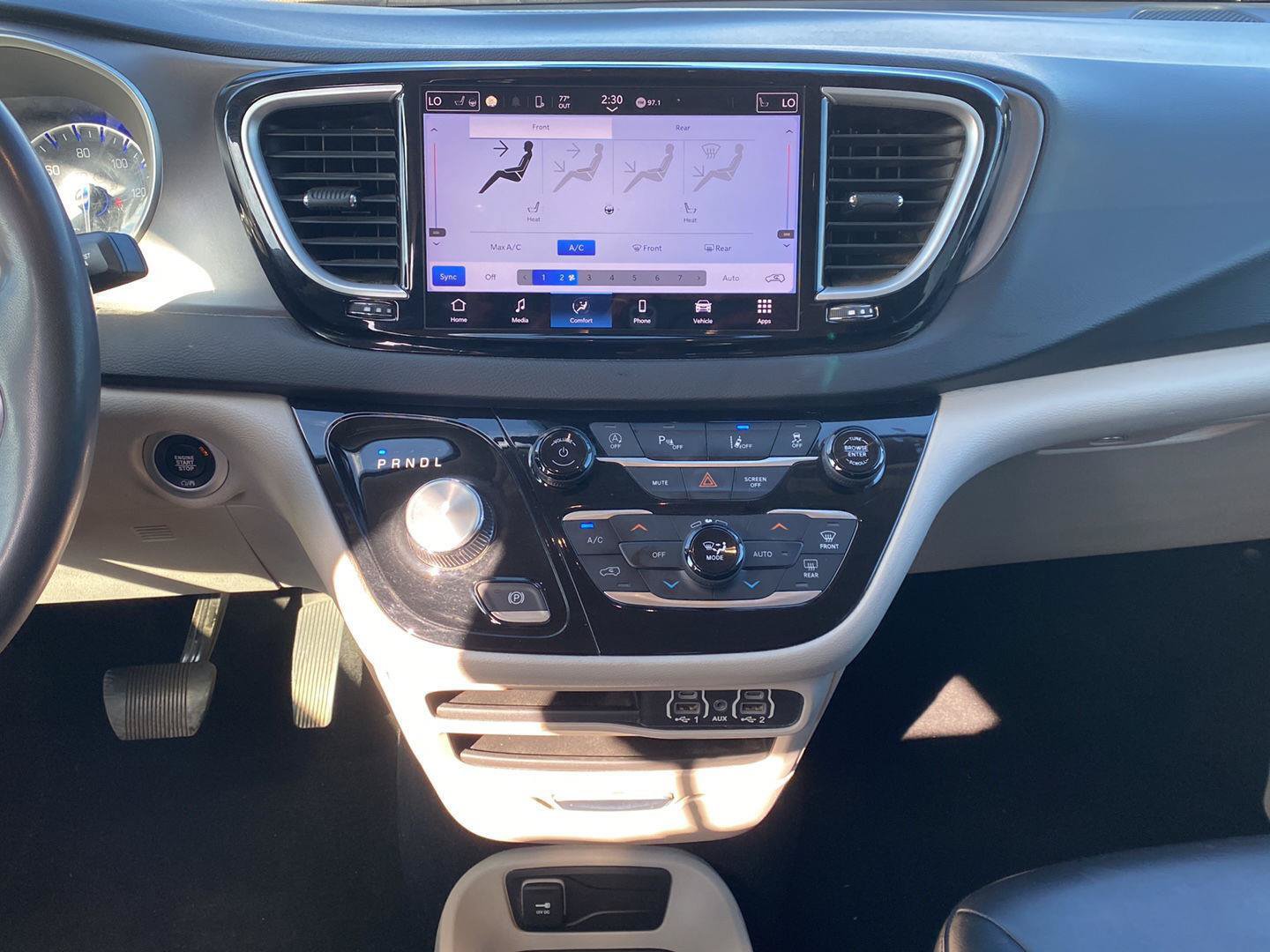 Used 2023 Chrysler Pacifica Touring-L FWD image 21
