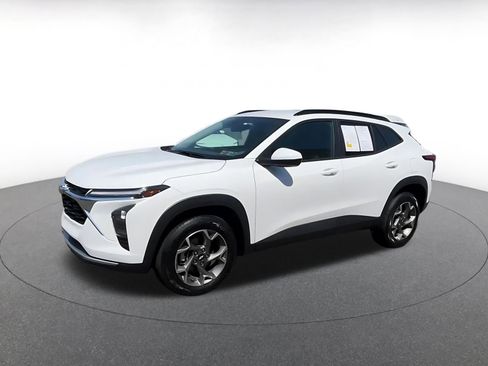 Used 2025 Chevrolet Trax LT FWD image 7