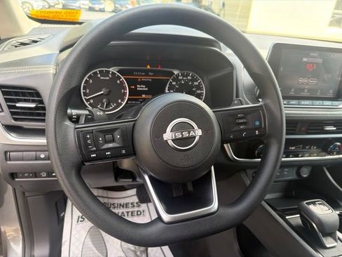Used 2024 Nissan Rogue SV AWD/4WD image 15