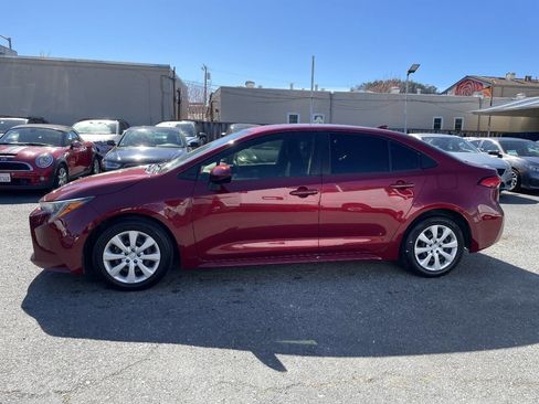 Used 2022 Toyota Corolla LE image 6