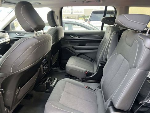 Used 2023 Jeep Grand Cherokee L Laredo w/ Luxury Tech Group I AWD/4WD image 9