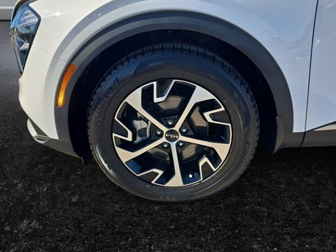 Used 2023 Kia Sportage EX image 9