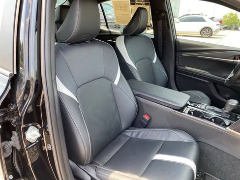Used 2026 Toyota Camry Hybrid w/ Multimedia Upgrade Package FWD image 29