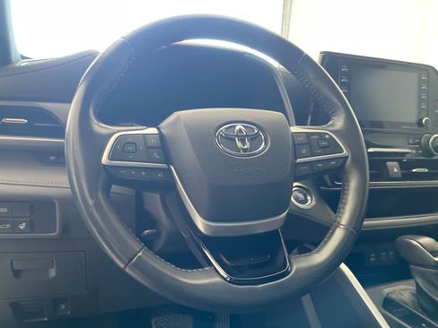 Used 2022 Toyota Highlander XSE AWD/4WD image 14