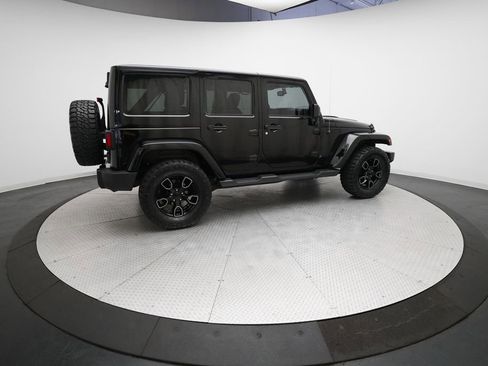 Used 2018 Jeep Wrangler Unlimited Sahara AWD/4WD image 32