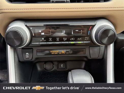 Used 2022 Toyota RAV4 LE image 21