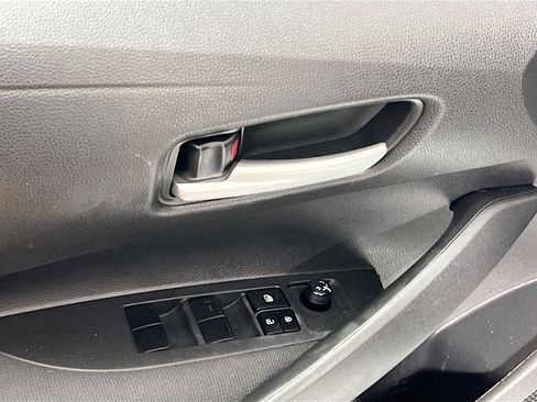Used 2021 Toyota Corolla LE FWD image 16