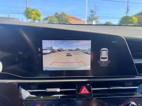 Used 2023 Kia Niro EX image 7