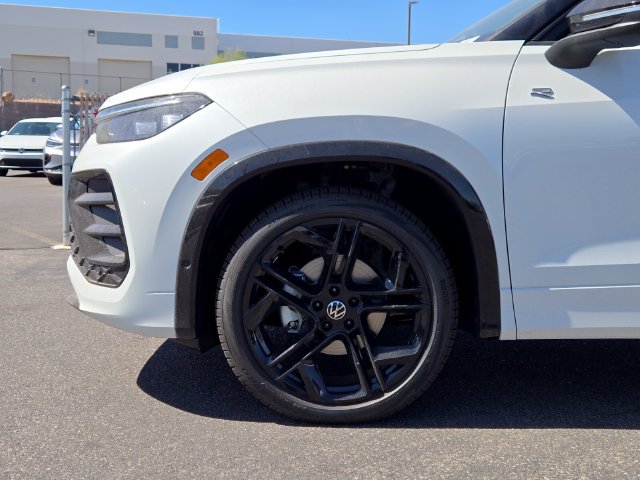 New 2026 Volkswagen Tiguan SE R-Line FWD image 5