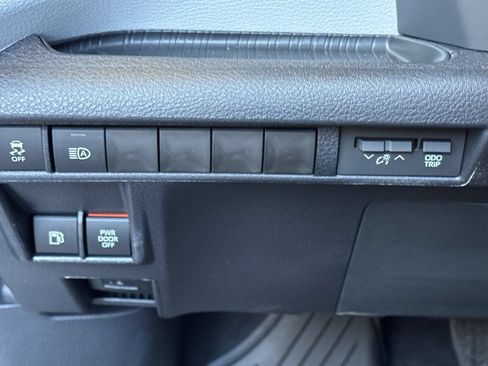 Used 2026 Toyota Sienna XLE FWD image 34
