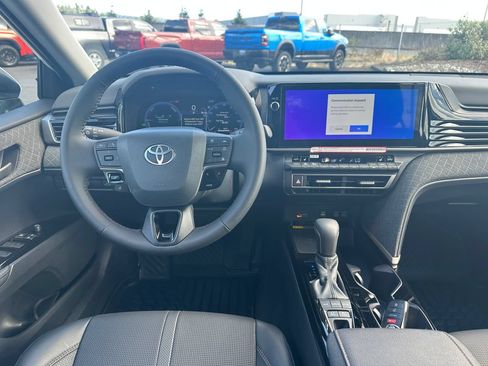Used 2026 Toyota Camry XLE AWD/4WD image 15