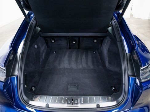 Used 2021 Porsche Panamera GTS image 8