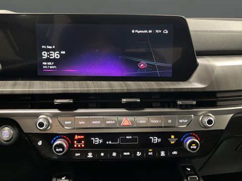 Used 2024 Kia Telluride EX w/ EX Captain's Chair Package AWD/4WD image 13