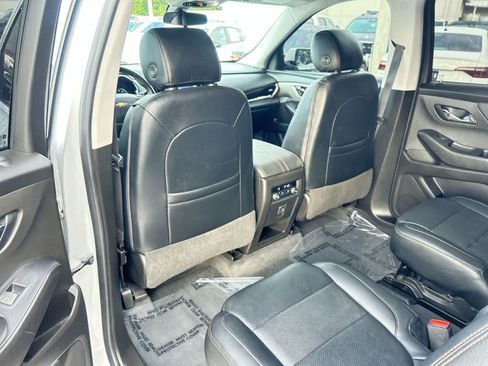 Used 2021 Chevrolet Traverse LT FWD image 12