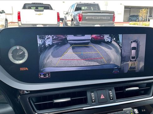 Used 2022 Lexus ES 300h w/ Accessory Package 2 image 10