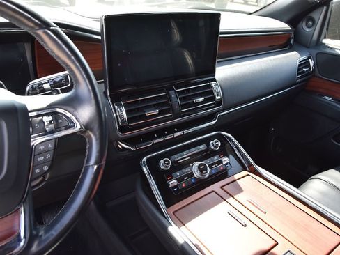 Certified 2024 Lincoln Navigator L 4WD image 9